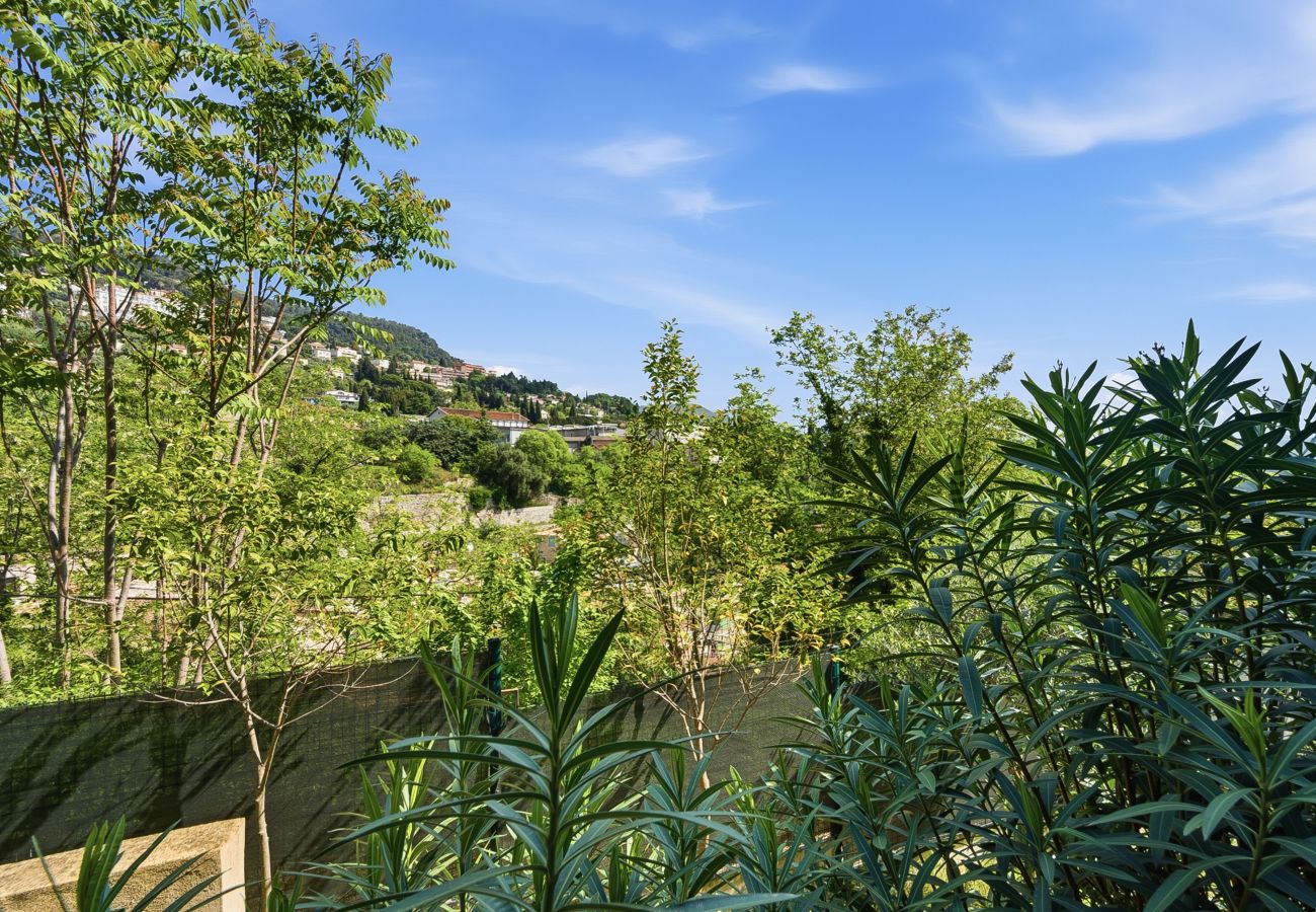 Apartment in Grasse - Air-conditioned, refurbished flat for 4 people with a balcony