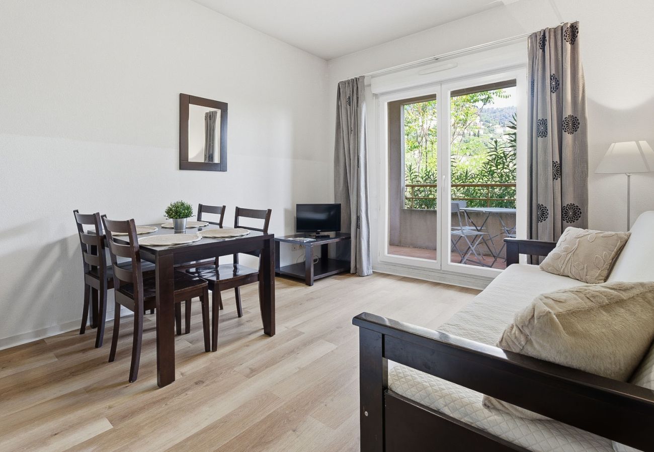 Apartment in Grasse - Air-conditioned, refurbished flat for 4 people with a balcony