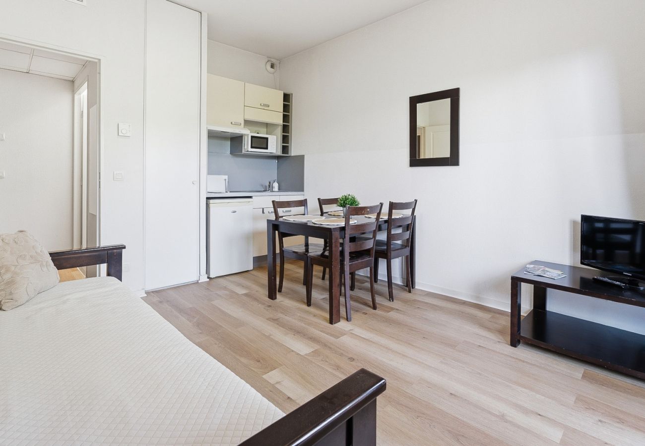 Apartment in Grasse - Air-conditioned, refurbished flat for 4 people with a balcony