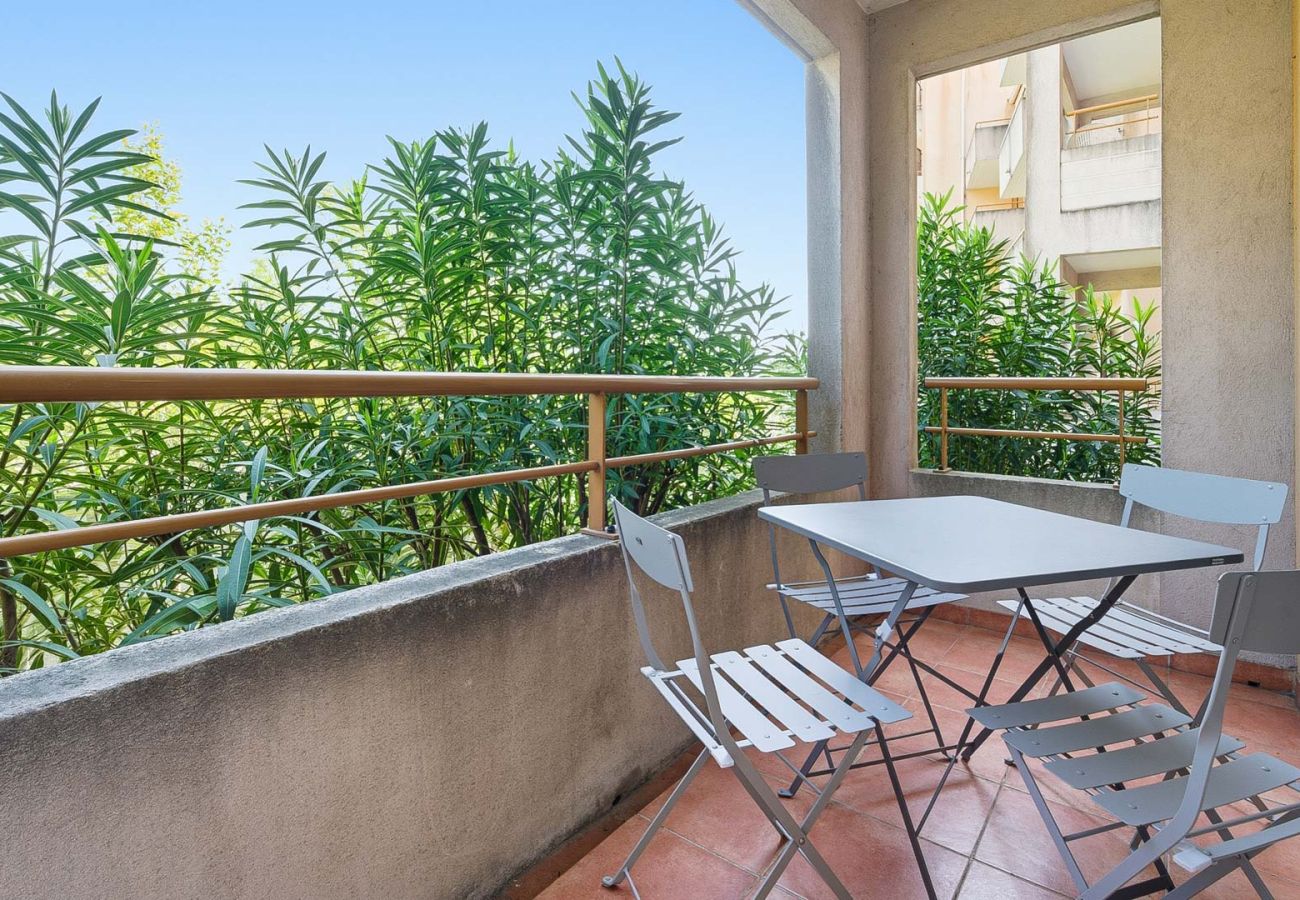 Apartment in Grasse - Air-conditioned, refurbished flat for 4 people with a balcony