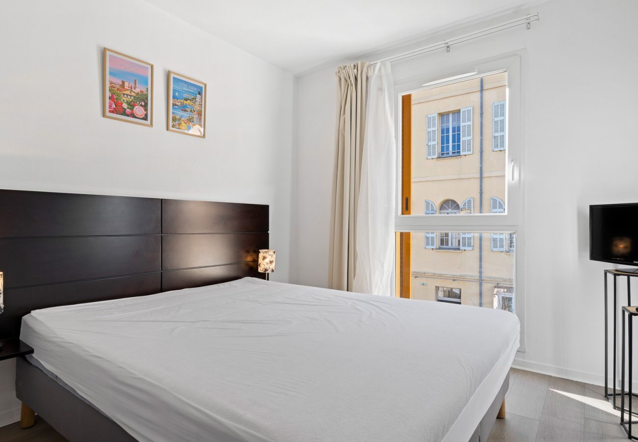 Apartment in Grasse - Charming apartment for 4 people with air conditioning and a balcony