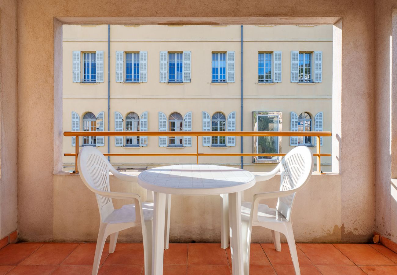 Apartment in Grasse - Charming apartment for 4 people with air conditioning and a balcony