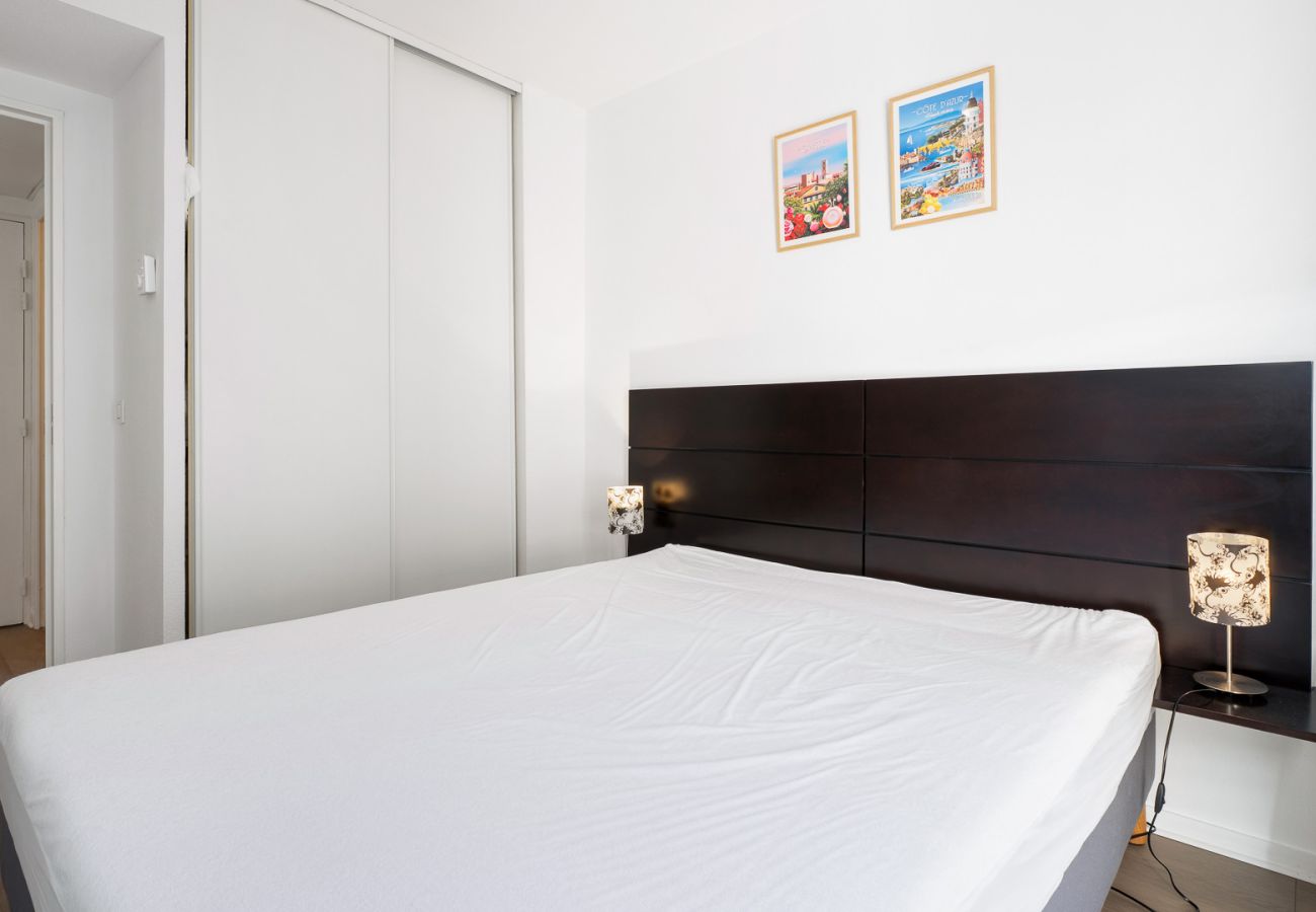 Apartment in Grasse - Charming apartment for 4 people with air conditioning and a balcony