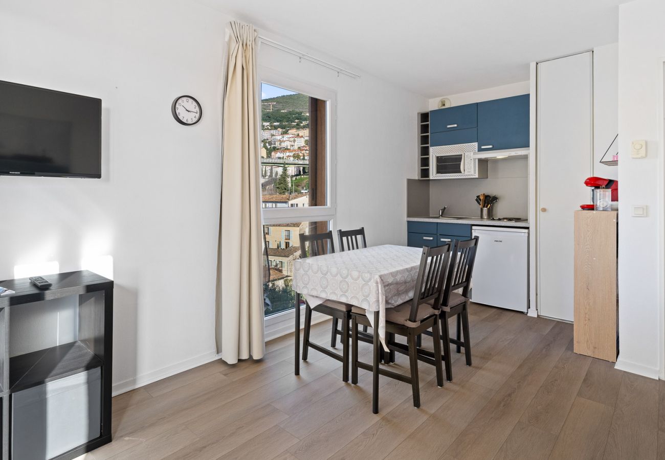 Apartment in Grasse - Charming apartment for 4 people with air conditioning and a balcony