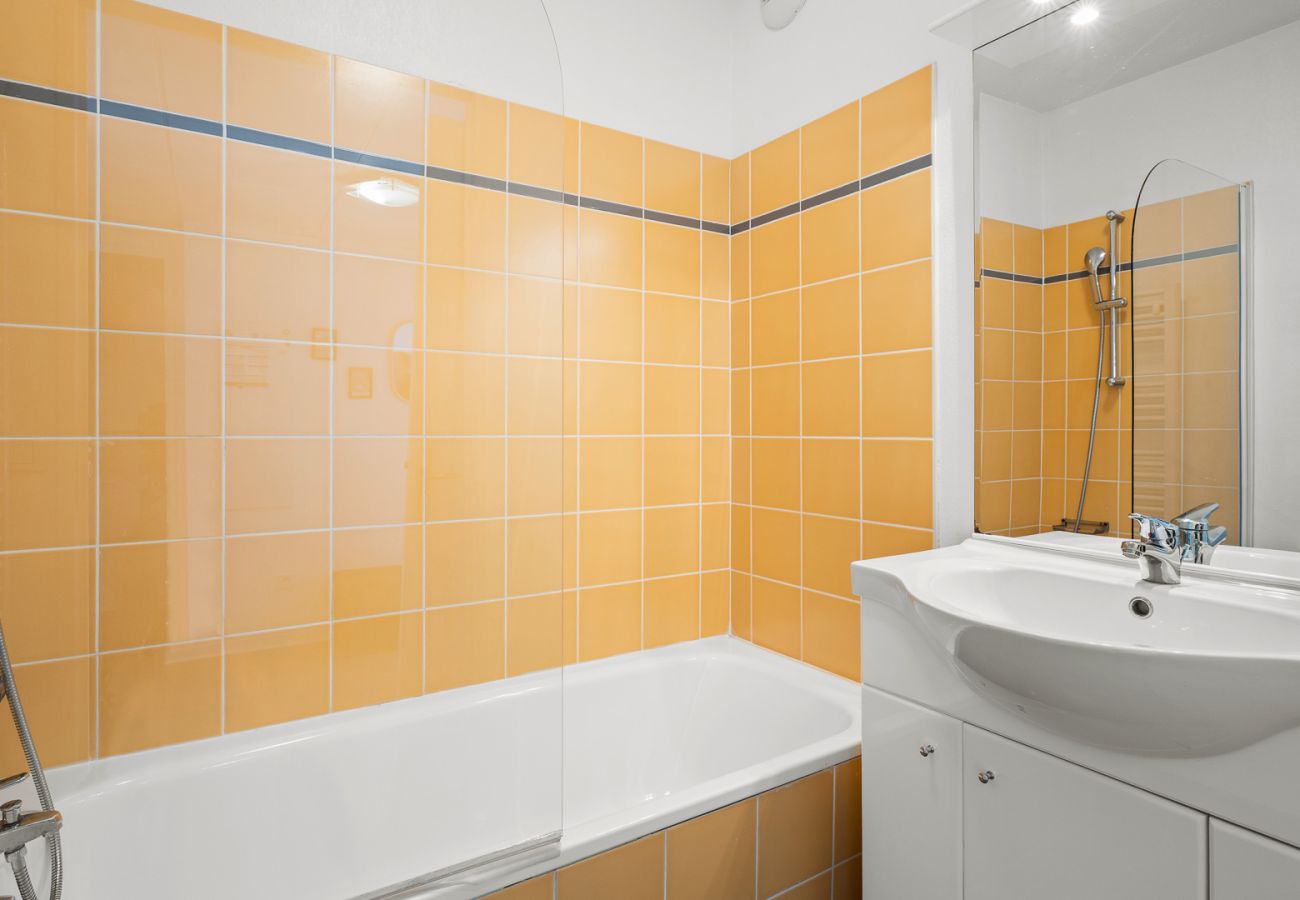 Apartment in Grasse - Charming apartment for 4 people with air conditioning and a balcony