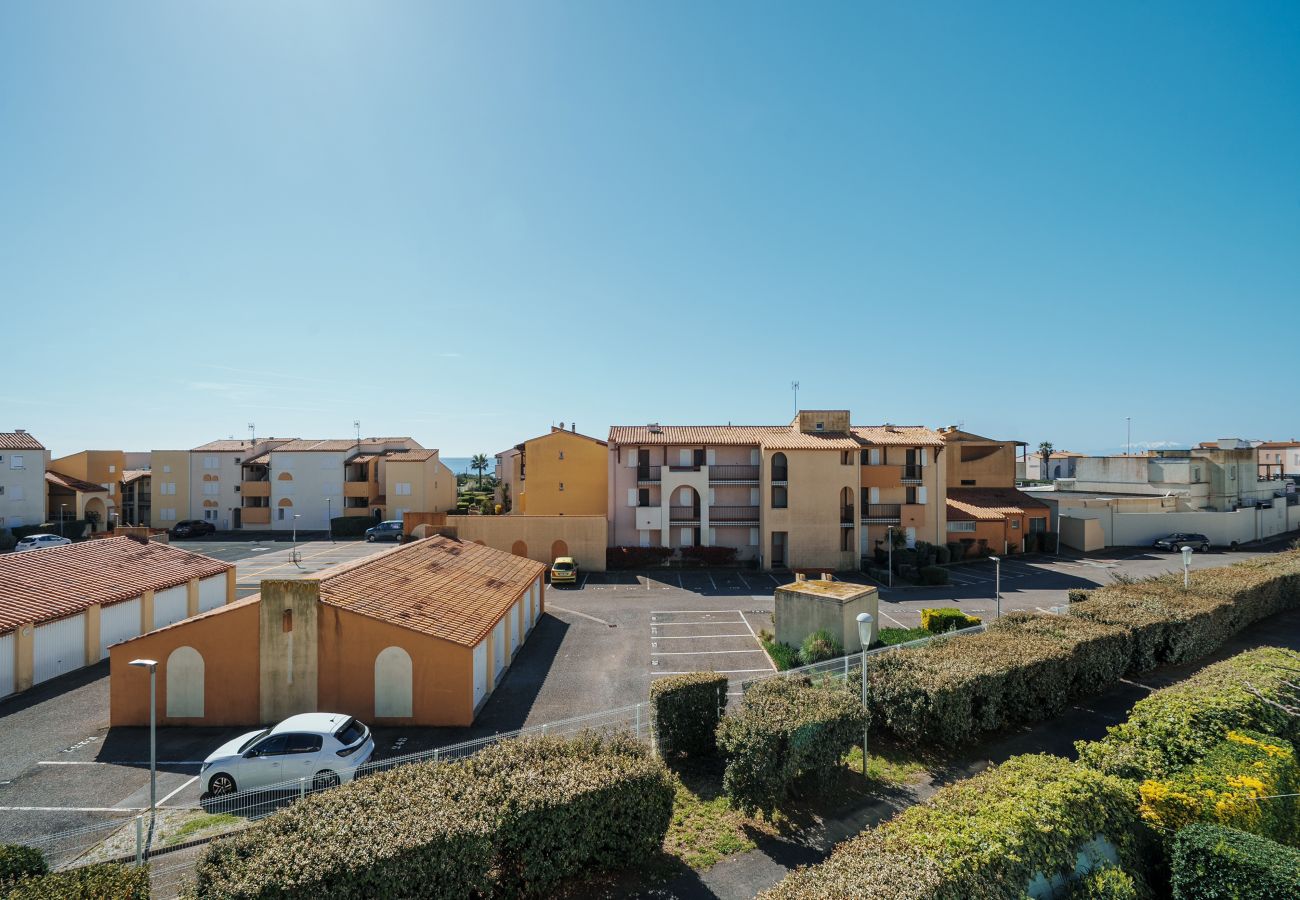 Apartment in Agde - Charming apartment with a loft, sleeps 4, ocean view