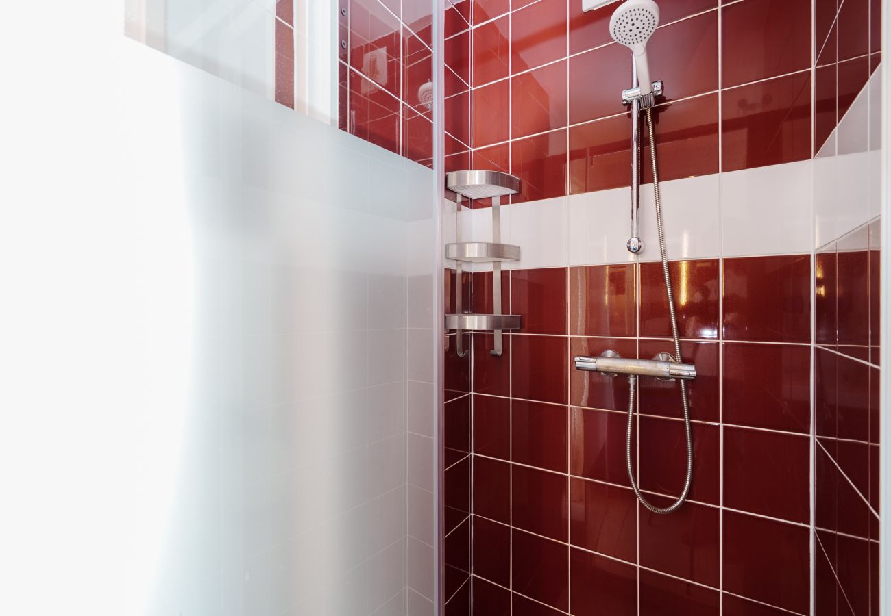 Apartment in Agde - Charming apartment with a terrace, sleeps 6, with a view of the harbor