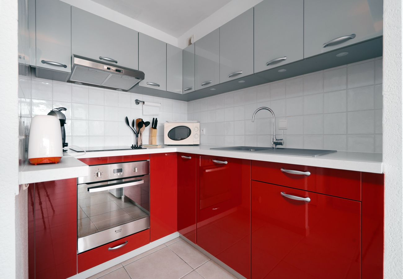 Apartment in Agde - Charming apartment with a terrace, sleeps 6, with a view of the harbor