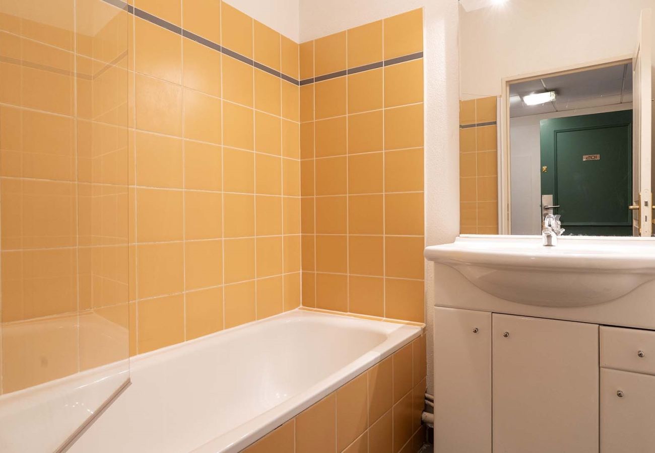 Apartment in Grasse - Nice apartment with a garden, sleeps 4