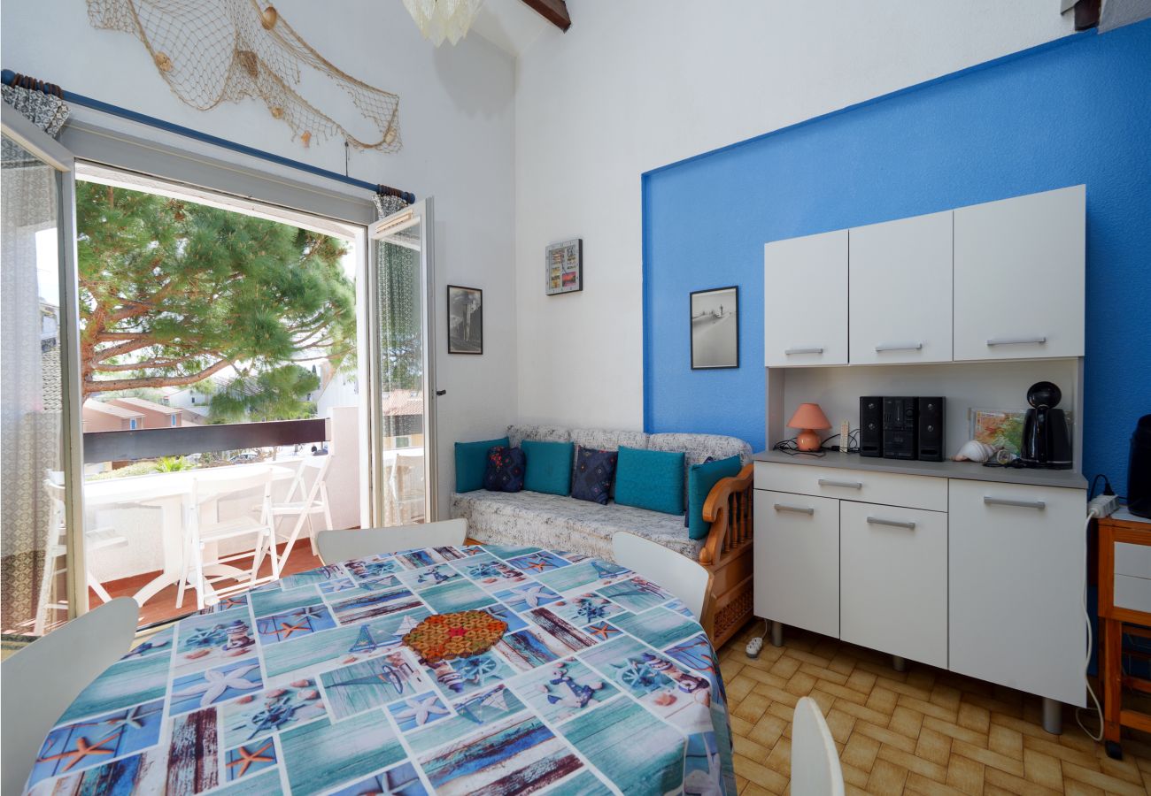 Apartment in Le Grau-du-Roi - Charming apartment for 6 people, with a balcony and a view of the garden