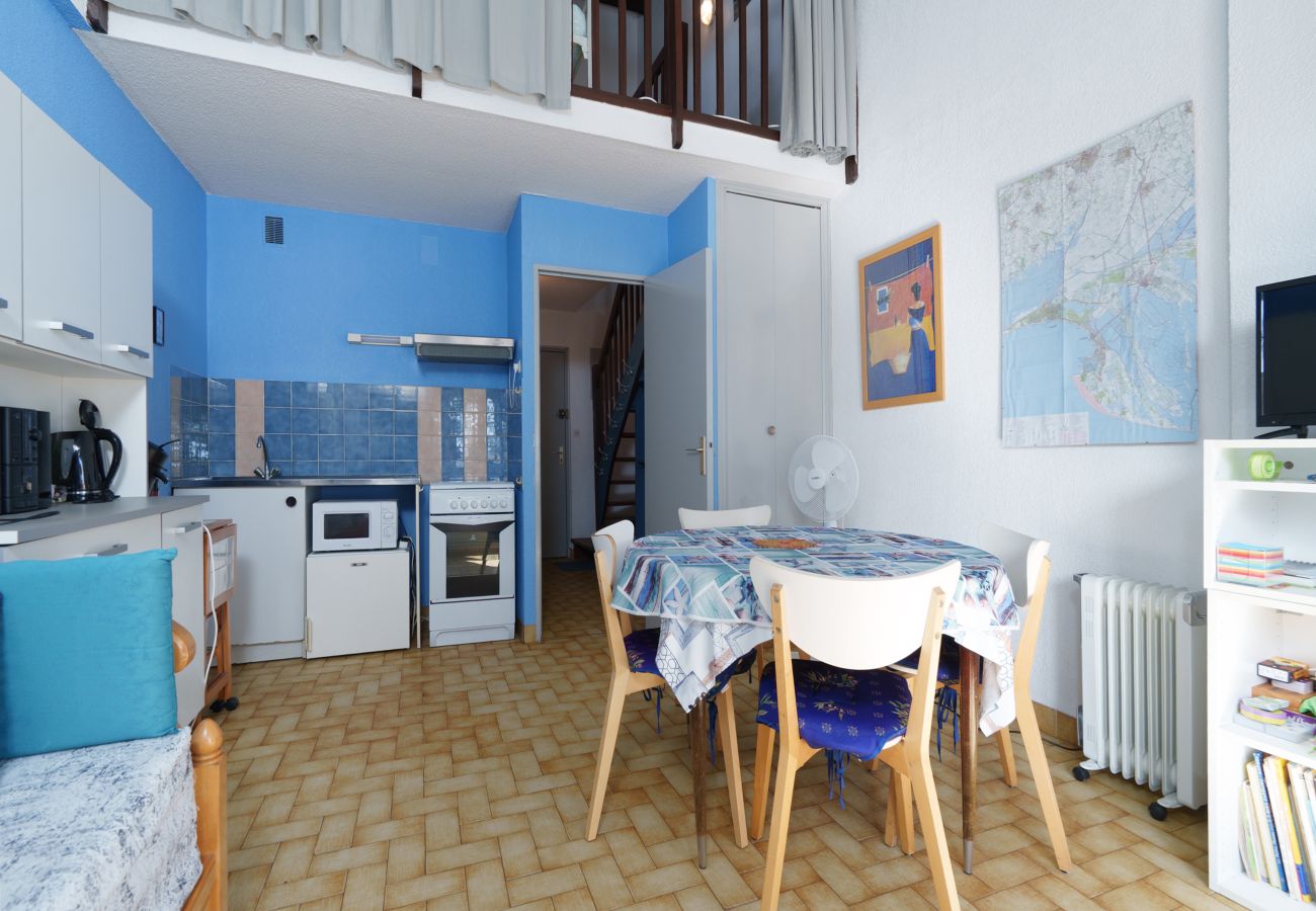 Apartment in Le Grau-du-Roi - Charming apartment for 6 people, with a balcony and a view of the garden