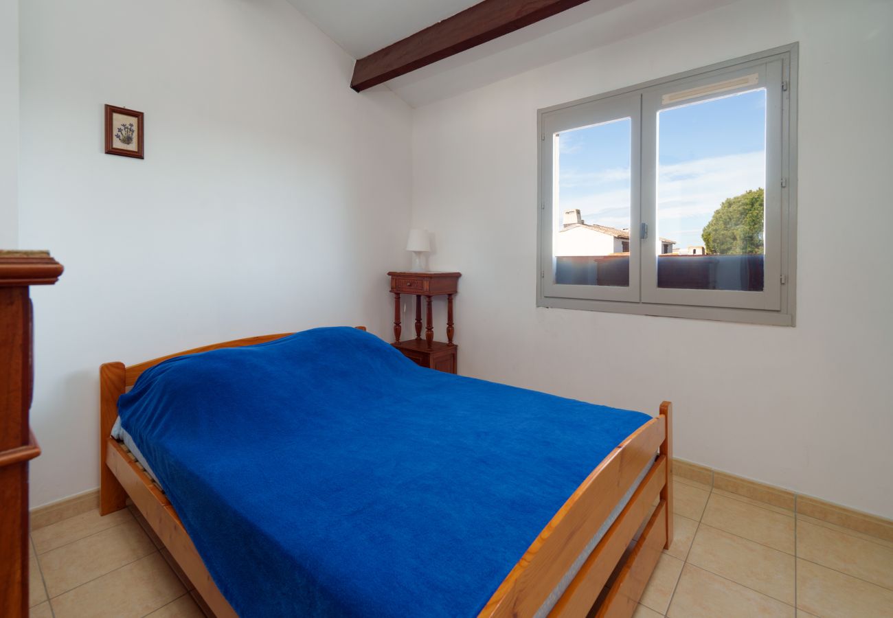 Apartment in Le Grau-du-Roi - Charming apartment for 6 people, with a balcony and a view of the garden