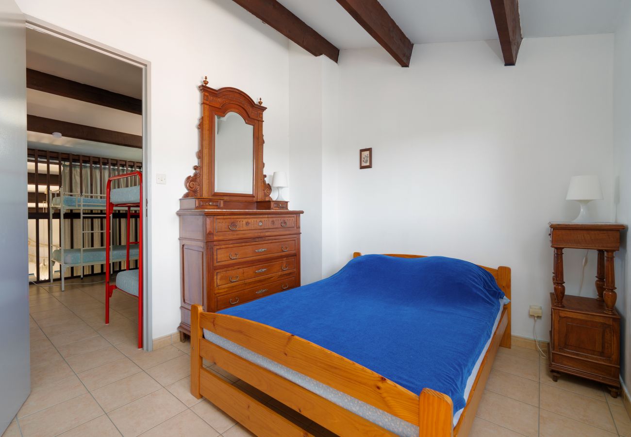 Apartment in Le Grau-du-Roi - Charming apartment for 6 people, with a balcony and a view of the garden