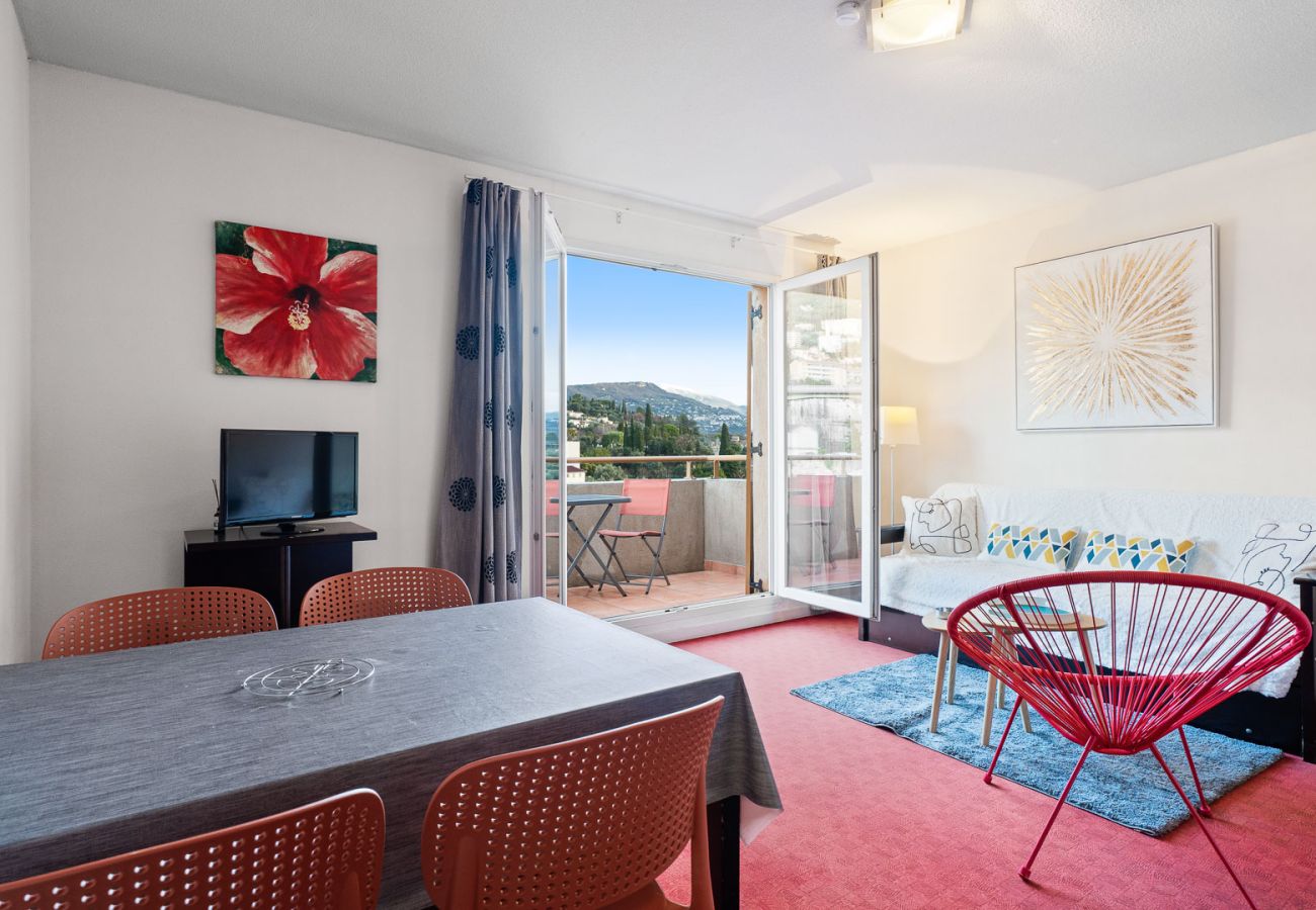 Apartment in Grasse - Bright apartment for 4 people, with a balcony and mountain views