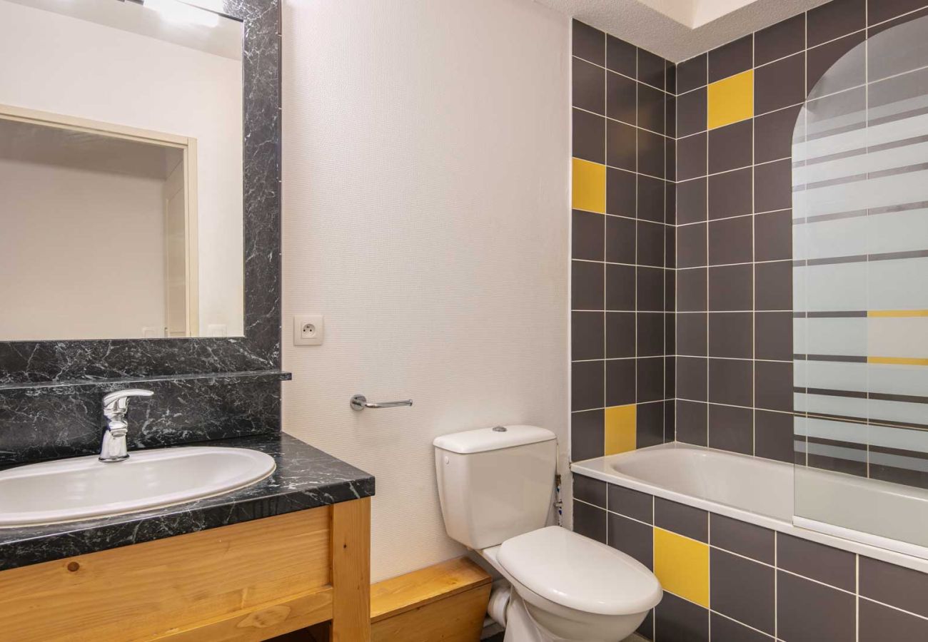 Apartment in Saint-Sorlin-d´Arves - Apartment for 6 people, balcony with a view of the mountains 
