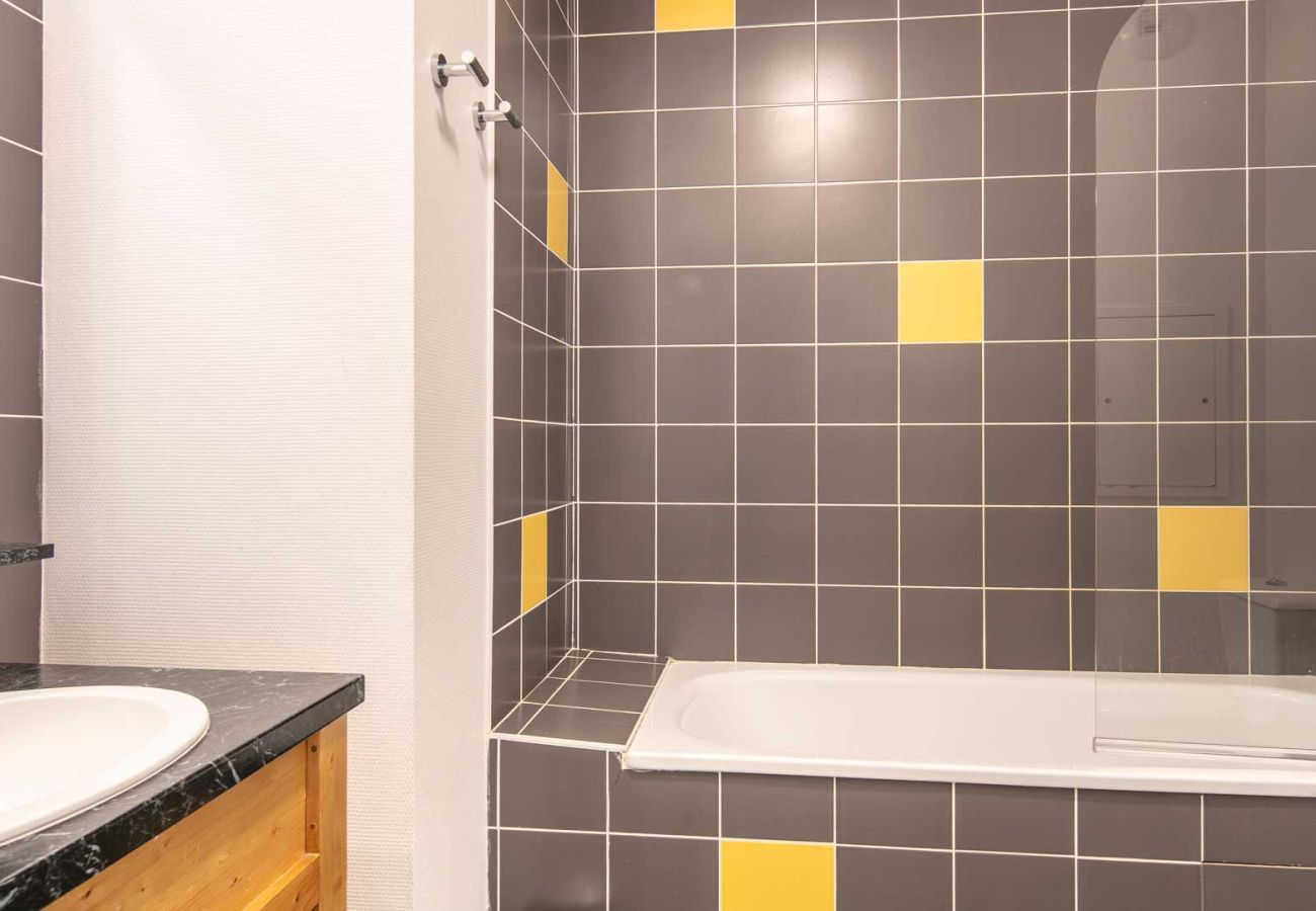 Apartment in Saint-Sorlin-d´Arves - Apartment for 6 people, balcony with a view of the mountains 