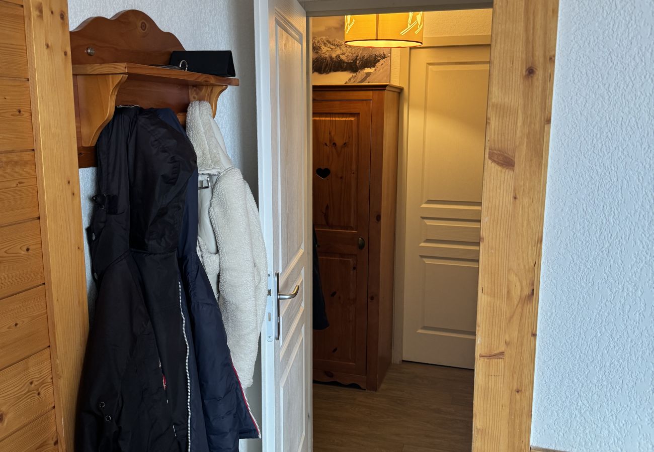 Apartment in Saint-Sorlin-d´Arves - Apartment for 6 people, balcony with a view of the mountains 