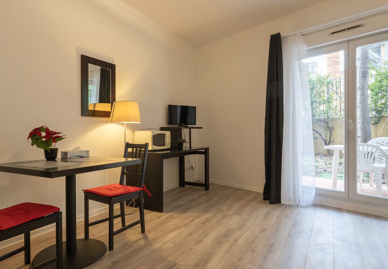 Studio in Grasse - Cute Studio for 2 People with a Terrace