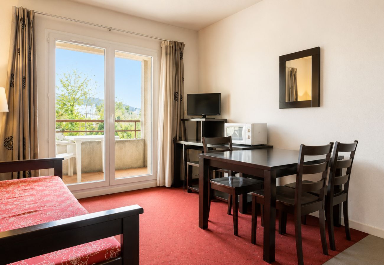 Apartment in Grasse - Air-conditioned flat for 4 people, with a swimming pool and balcony