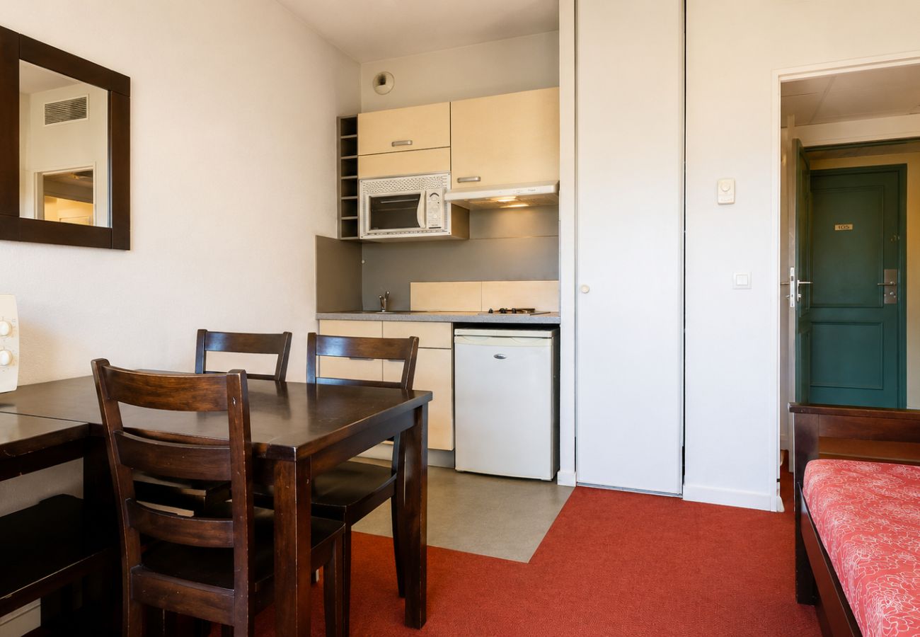 Apartment in Grasse - Air-conditioned flat for 4 people, with a swimming pool and balcony