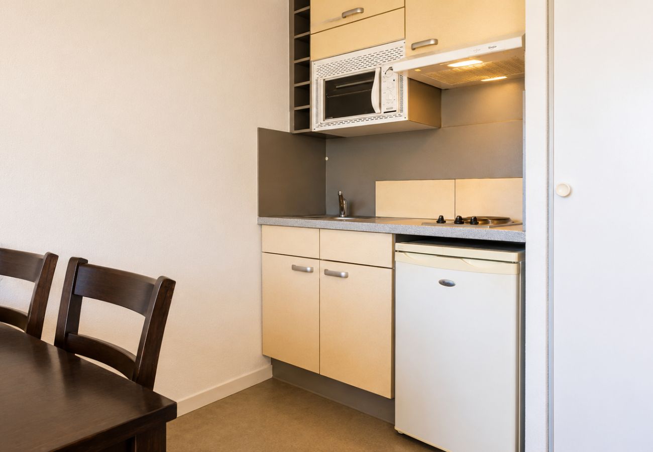 Apartment in Grasse - Air-conditioned flat for 4 people, with a swimming pool and balcony