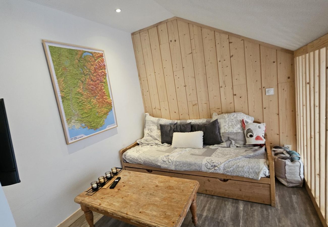 Apartment in Saint-Sorlin-d´Arves - Charming apartment for 8 people, with a balcony and mountain views
