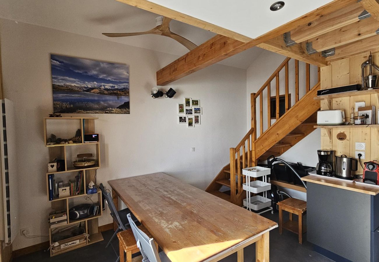 Apartment in Saint-Sorlin-d´Arves - Charming apartment for 8 people, with a balcony and mountain views