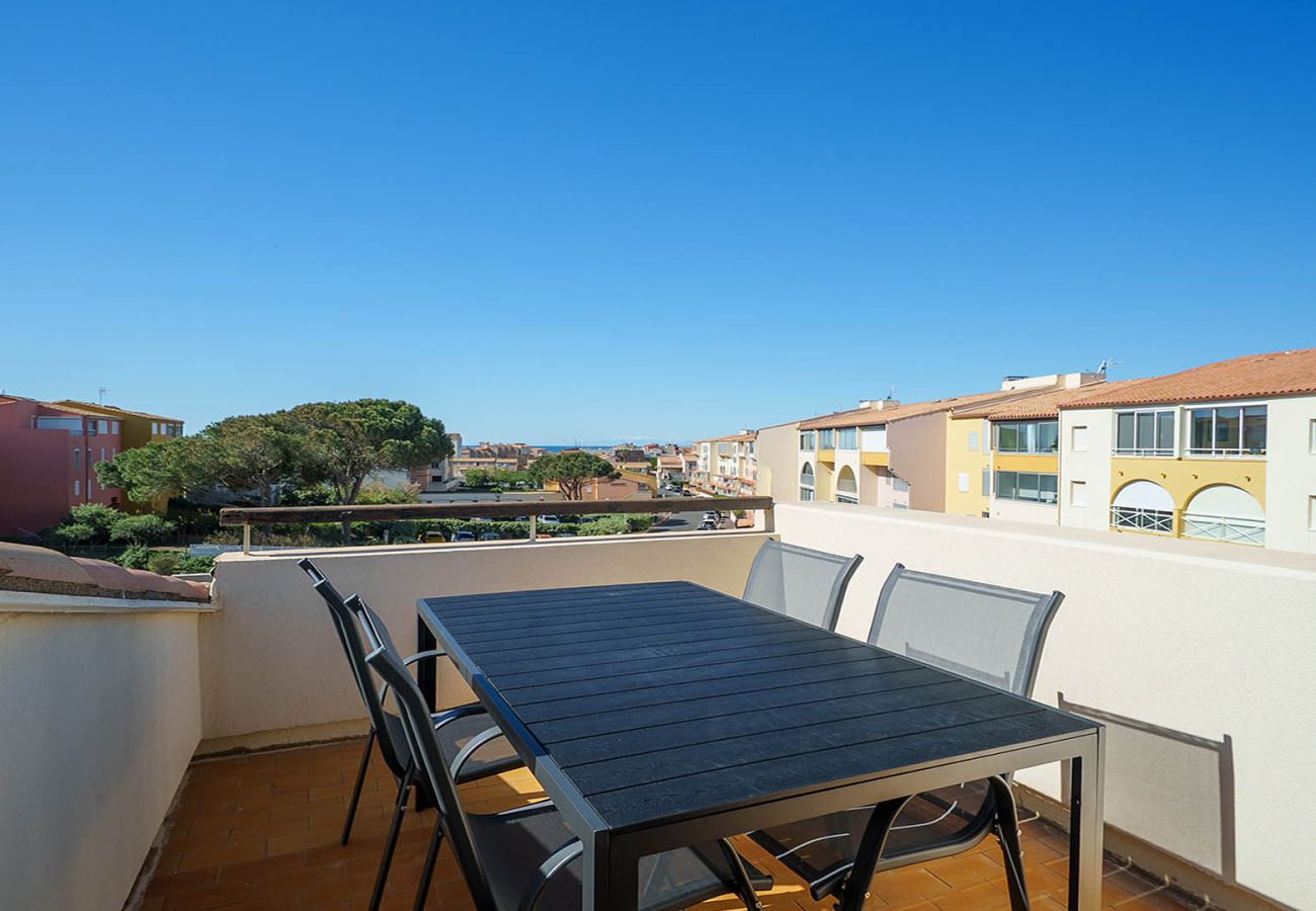Apartment in Agde - Beautiful apartment for 4 people, with a view of the sea and private parking