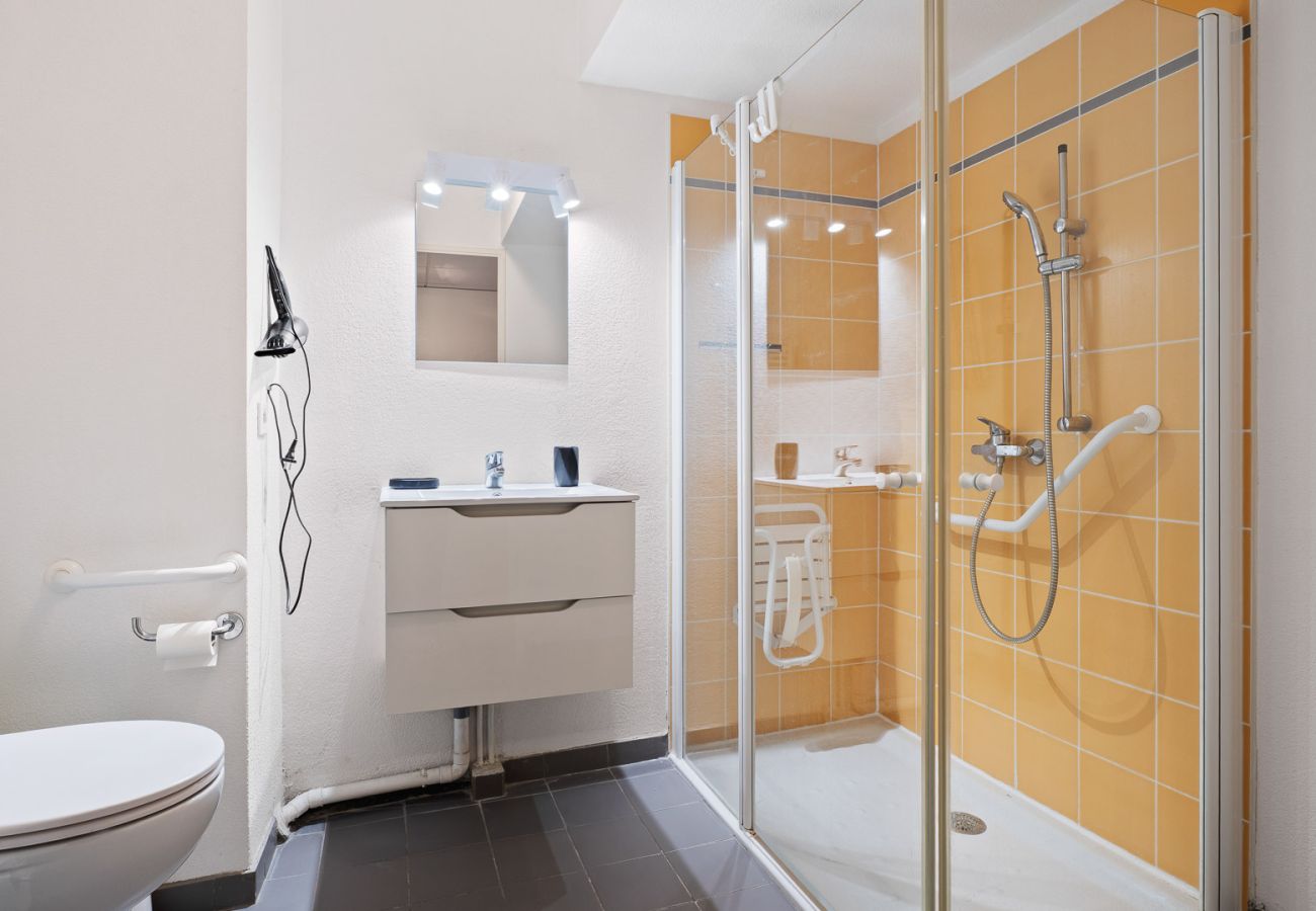 Apartment in Grasse - Bright flat for 4 people, right next to the shops