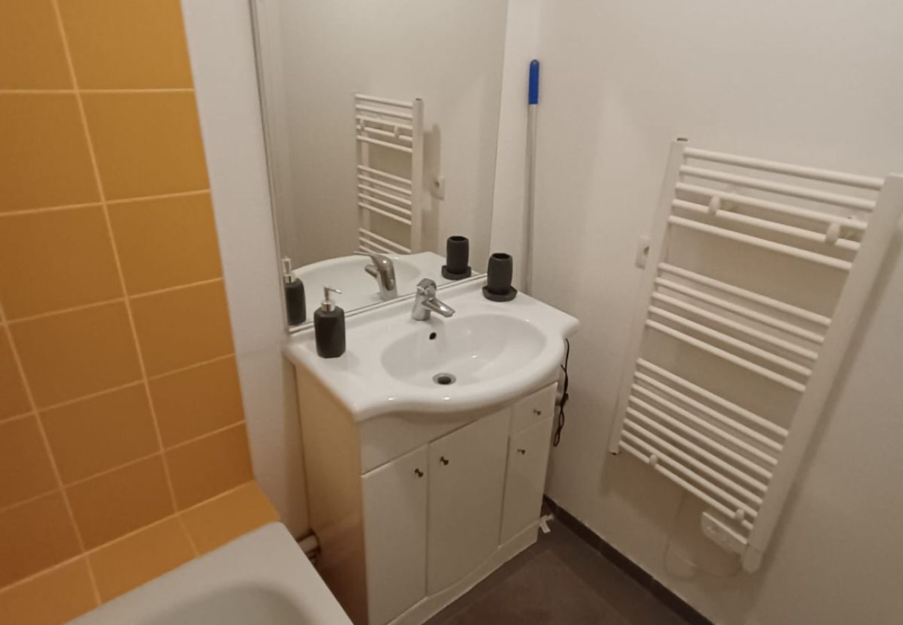 Apartment in Grasse - Charming apartment for 4 people with a terrace and air conditioning