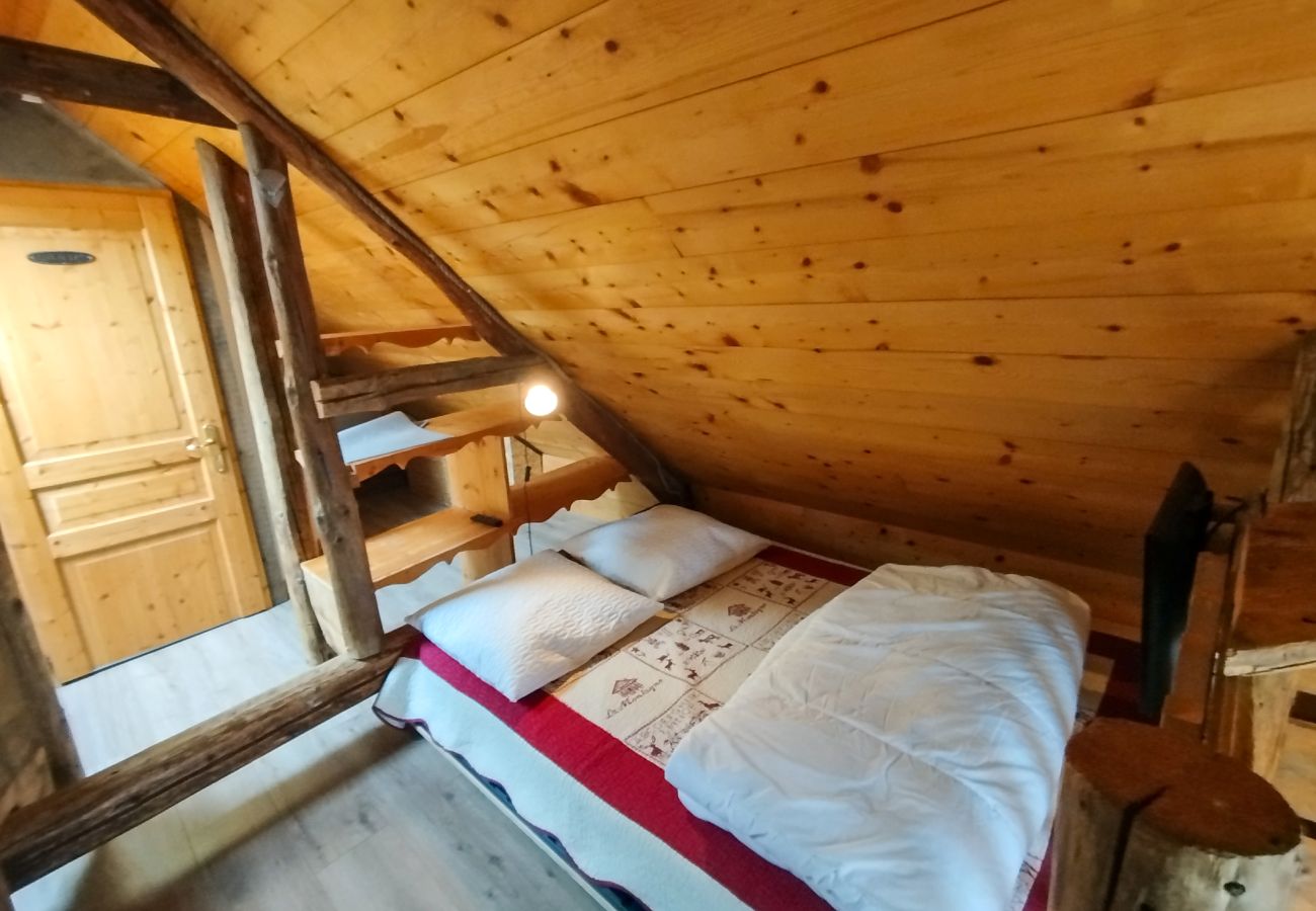 Chalet in Saint-Sorlin-d´Arves - Beautiful little mountain cabin, sleeps 8