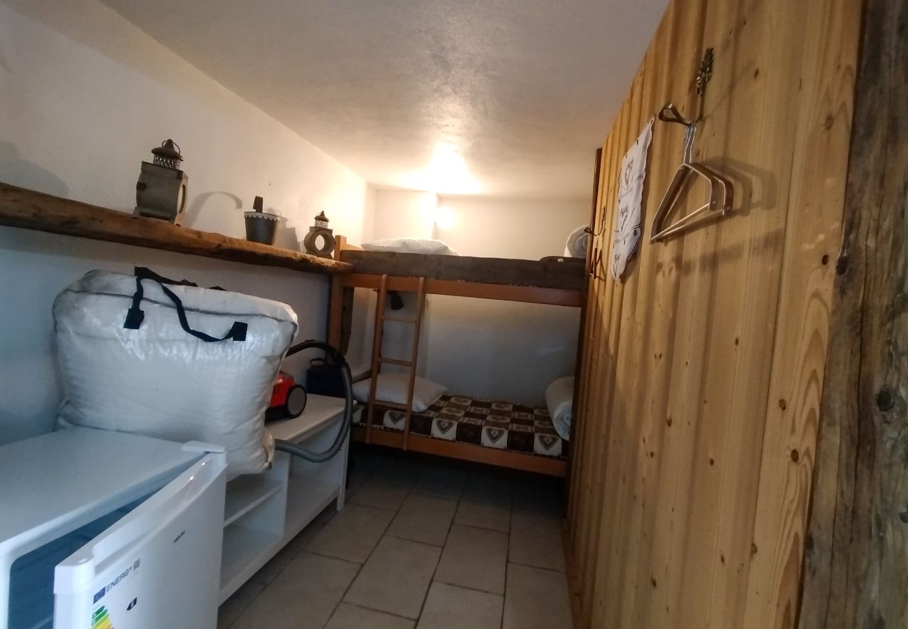Chalet in Saint-Sorlin-d´Arves - Beautiful little mountain cabin, sleeps 8