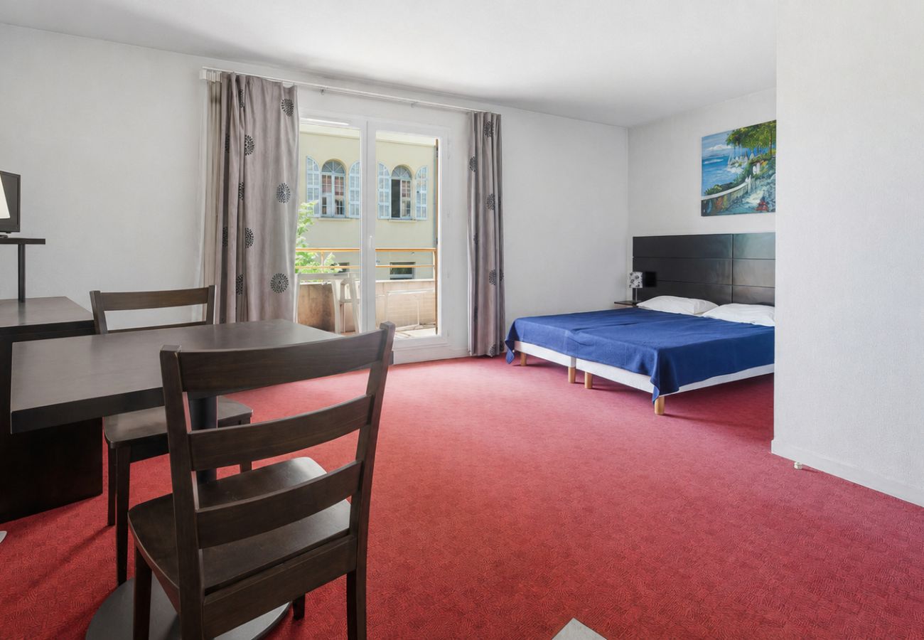 Studio in Grasse - Charming Studio - Sleeps 2 - Very Bright
