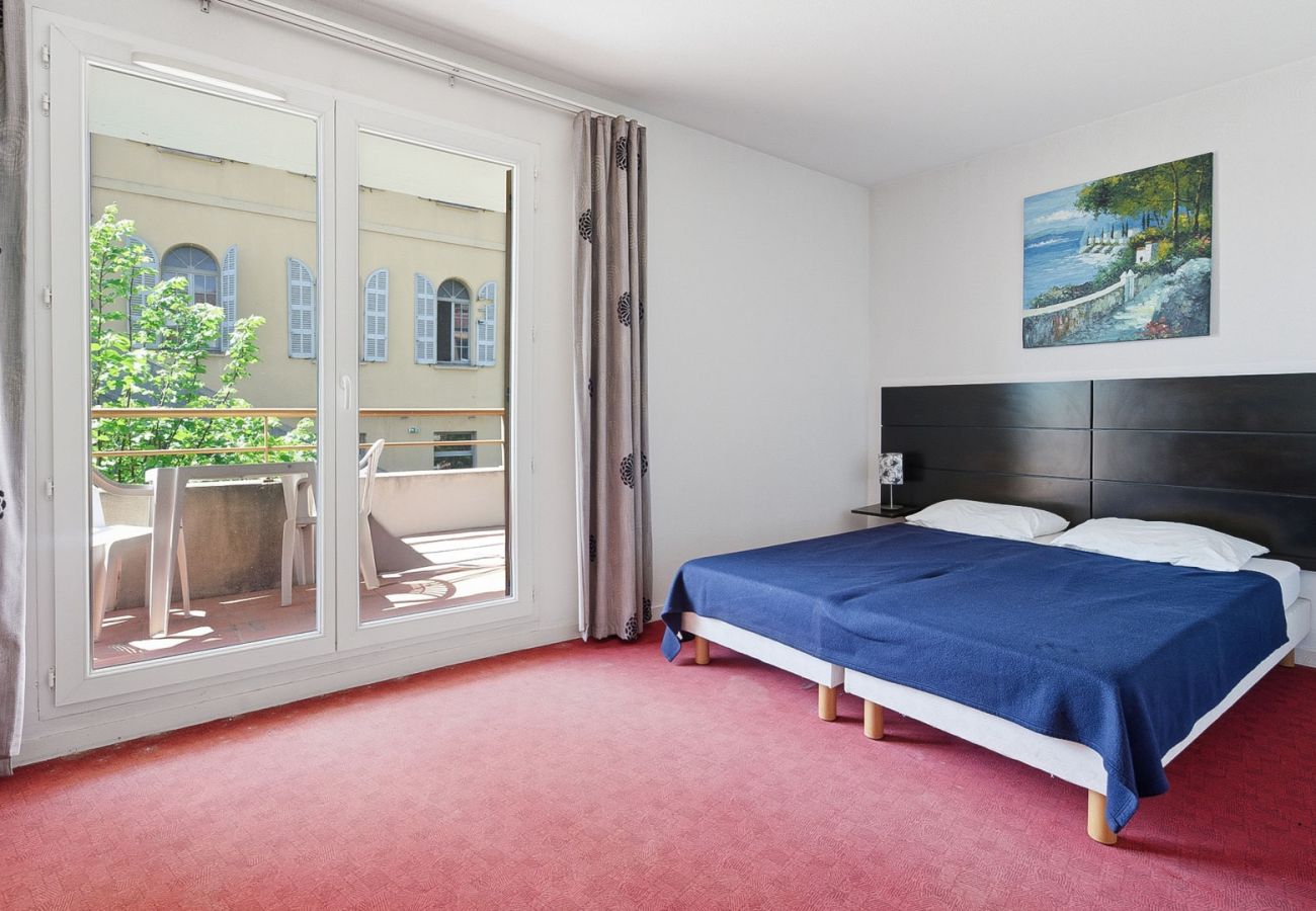 Studio in Grasse - Charming Studio - Sleeps 2 - Very Bright