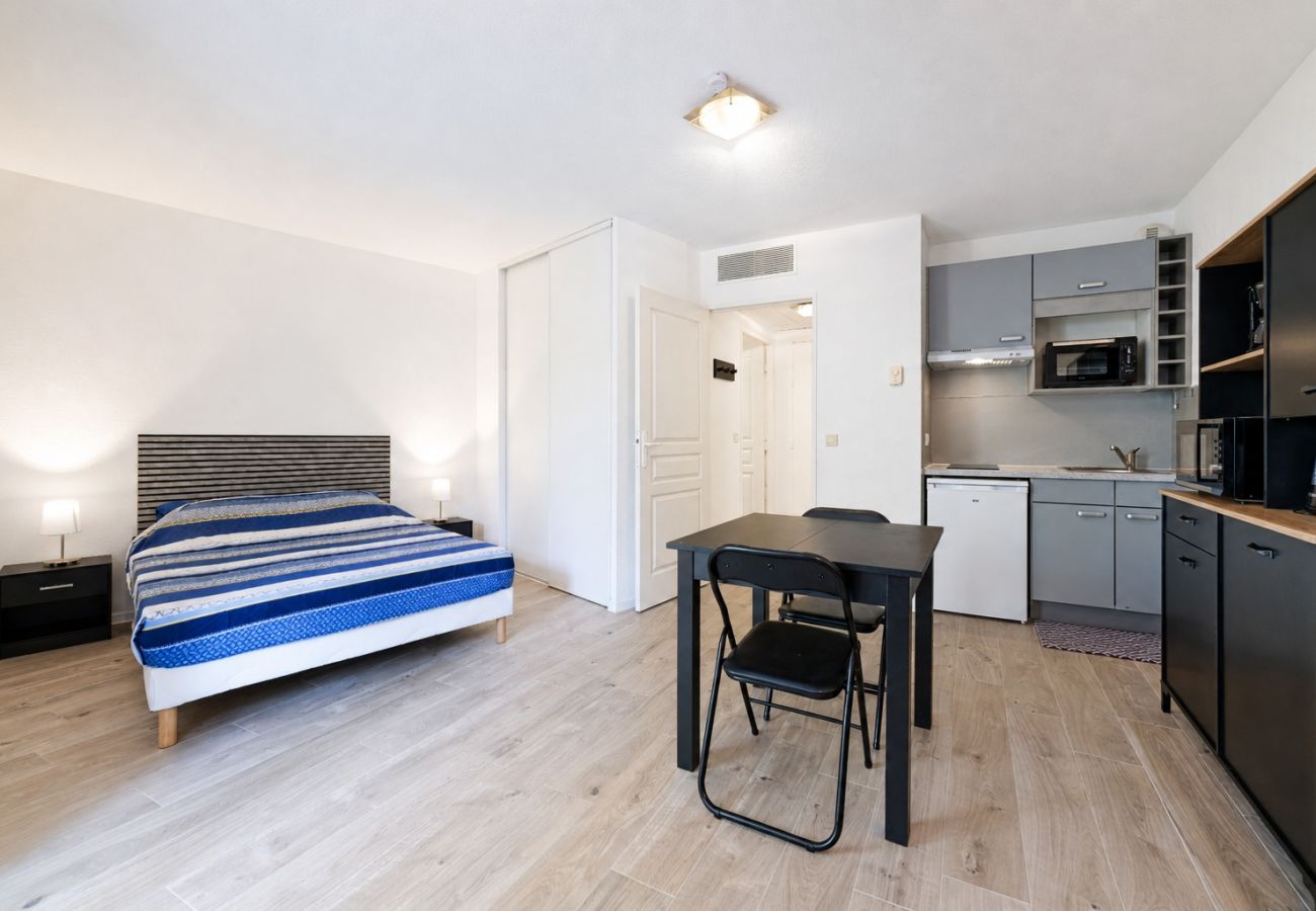 Studio in Grasse - Charming Studio - Sleeps 2 - Bright