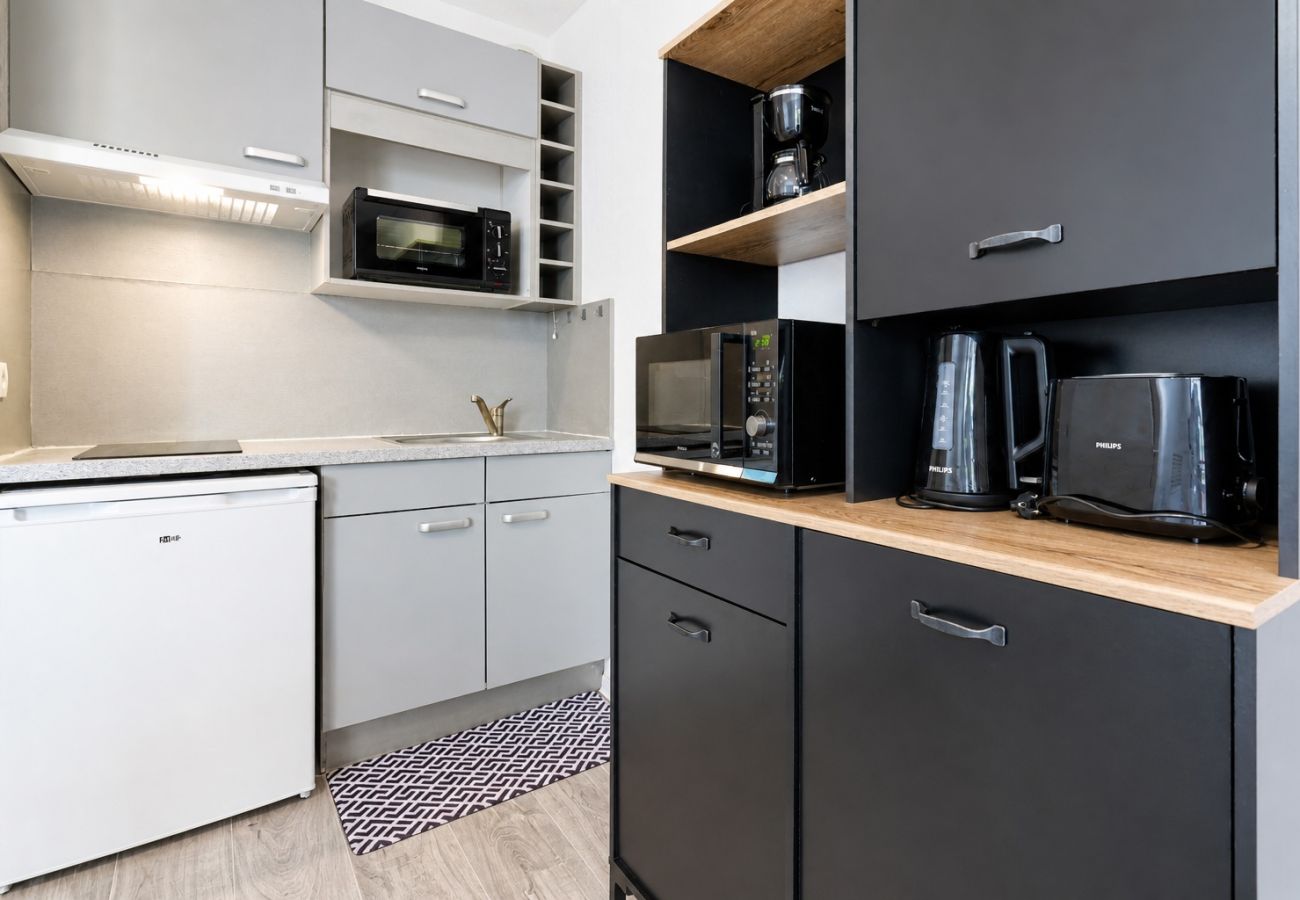 Studio in Grasse - Charming Studio - Sleeps 2 - Bright