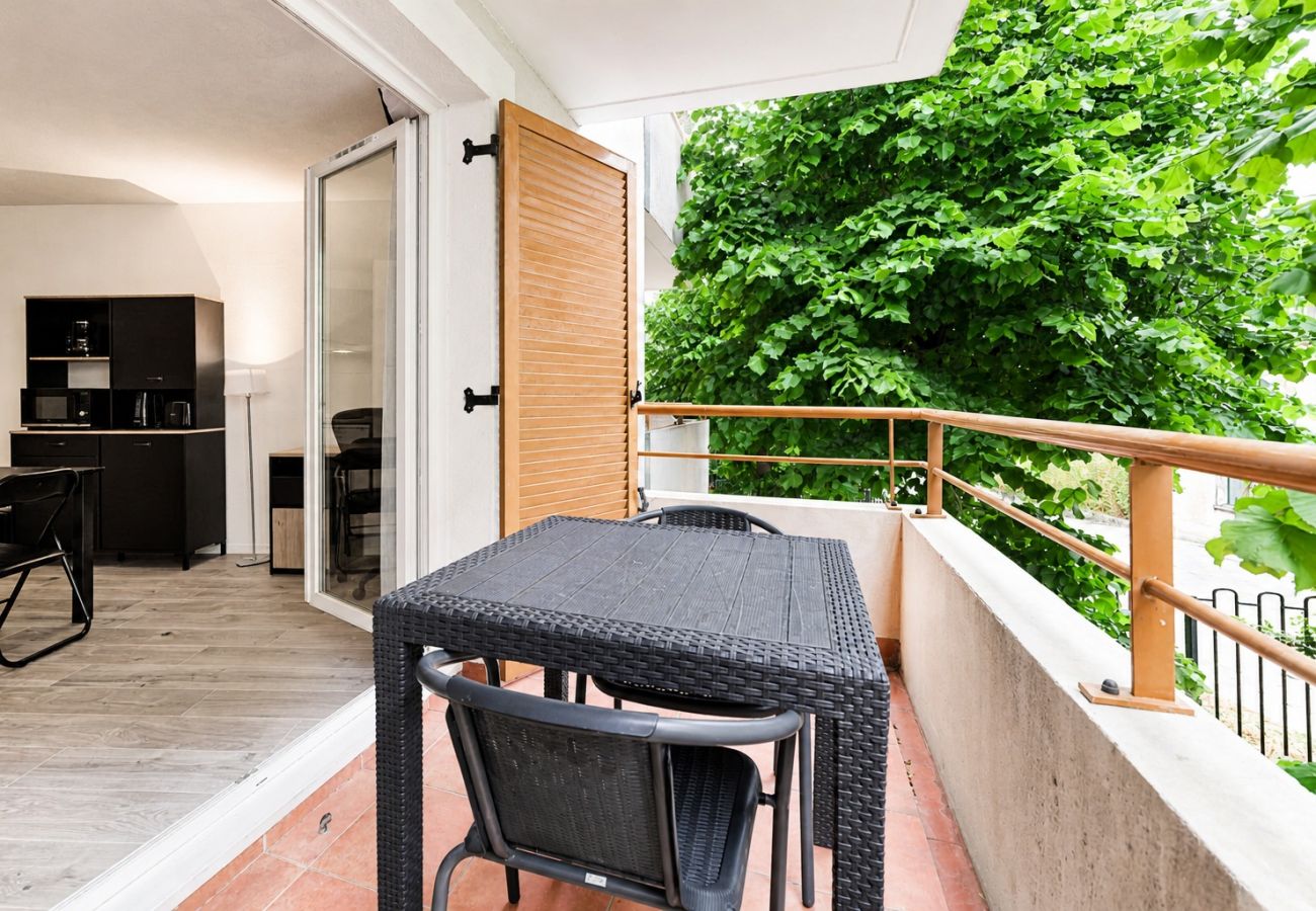 Studio in Grasse - Charming Studio - Sleeps 2 - Bright