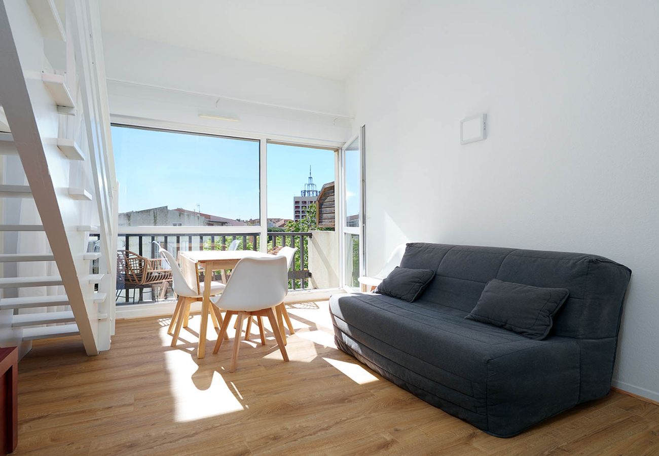 Studio in Agde - Cute studio apartment for 4 people, with a loft and balcony