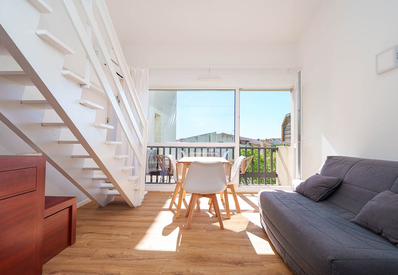 Studio in Agde - Cute studio apartment for 4 people, with a loft and balcony
