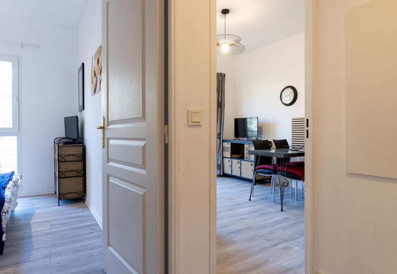 Apartment in Grasse - Bright apartment for 4 persons with a mountain view
