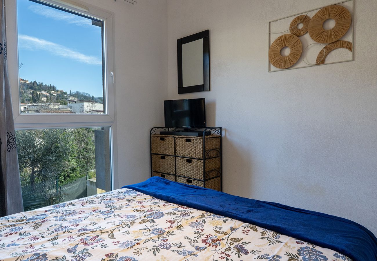 Apartment in Grasse - Bright apartment for 4 persons with a mountain view