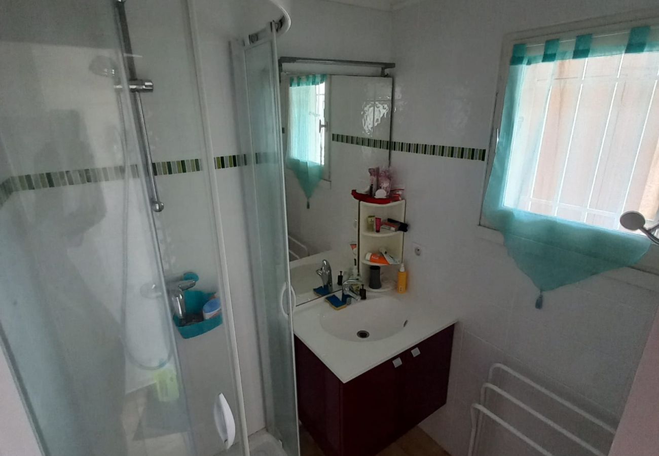 Apartment in Agde - Bright cabin apartment for 4 people with a pool view