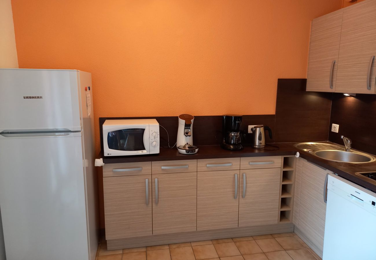 Apartment in Agde - Bright cabin apartment for 4 people with a pool view
