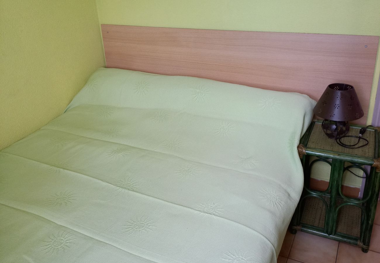 Apartment in Agde - Bright cabin apartment for 4 people with a pool view