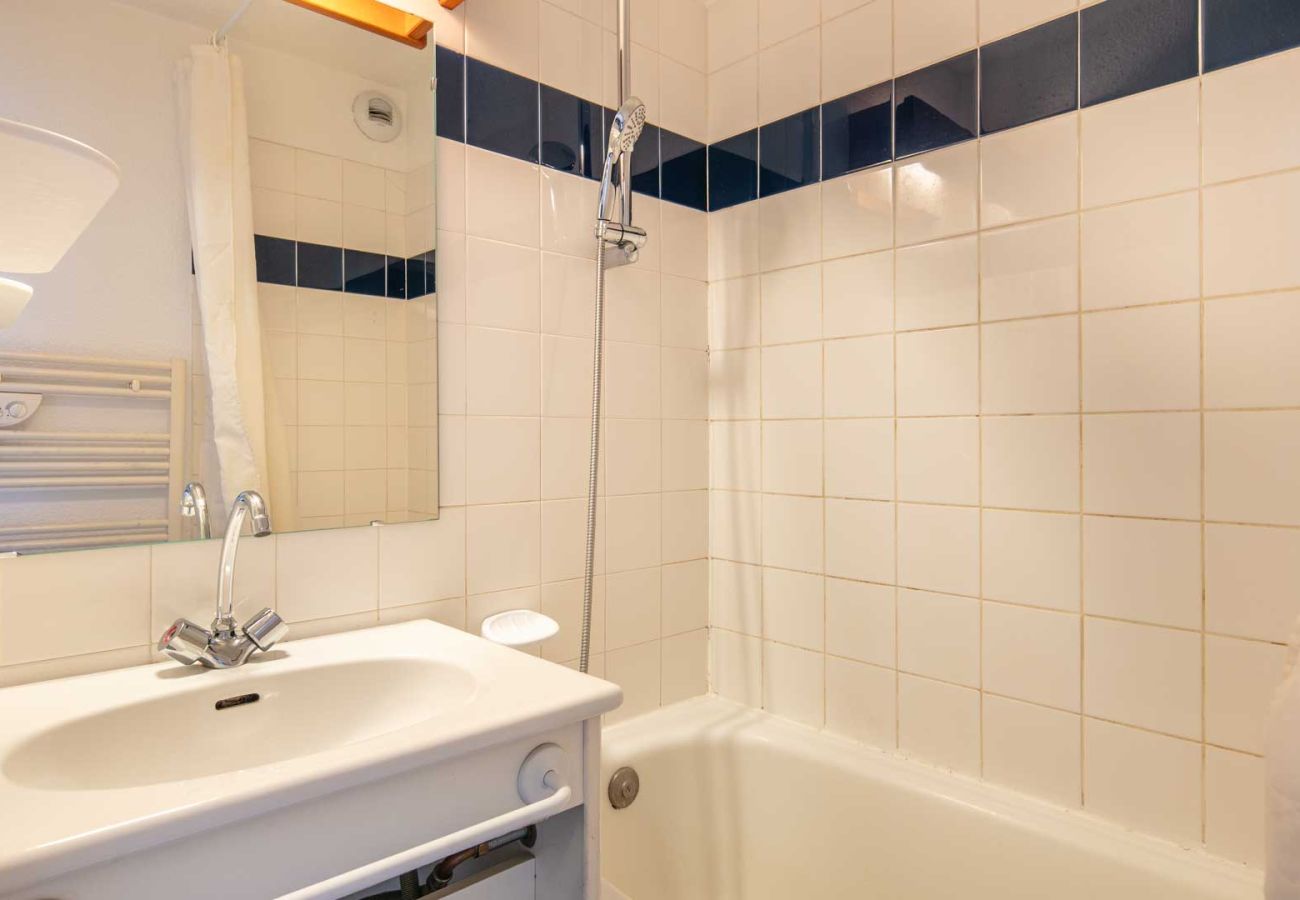 Apartment in Tignes - Apartment for 4 people, with a balcony, near the ski slopes