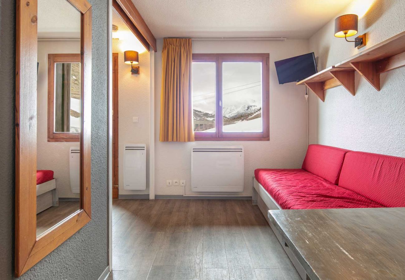 Studio in Tignes - Small, fully furnished studio for 4 people, with a balcony overlooking the ski slope