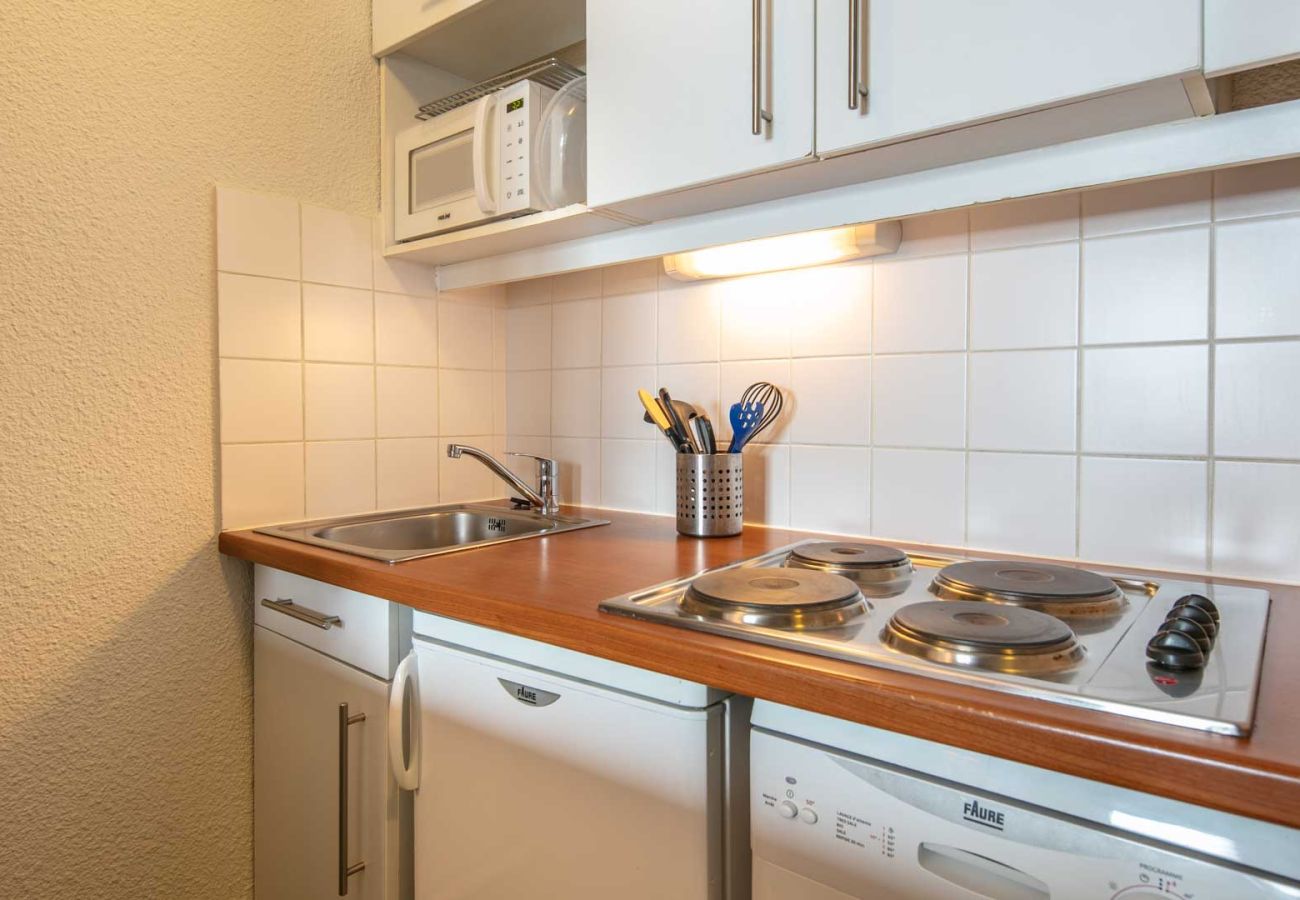 Studio in Tignes - Small, fully furnished studio for 4 people, with a balcony overlooking the ski slope
