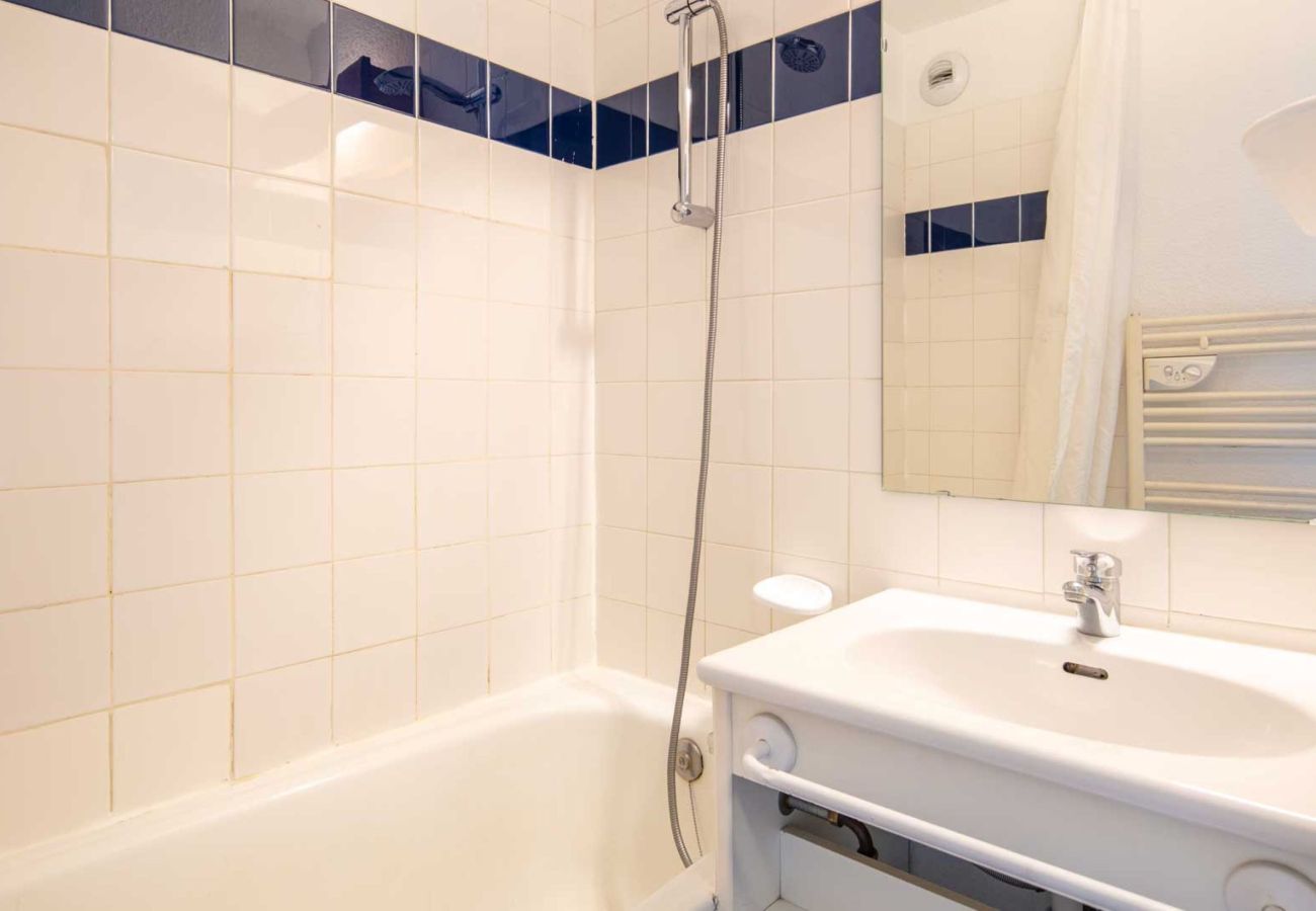 Studio in Tignes - Cozy studio for 4 people, with a balcony and mountain views