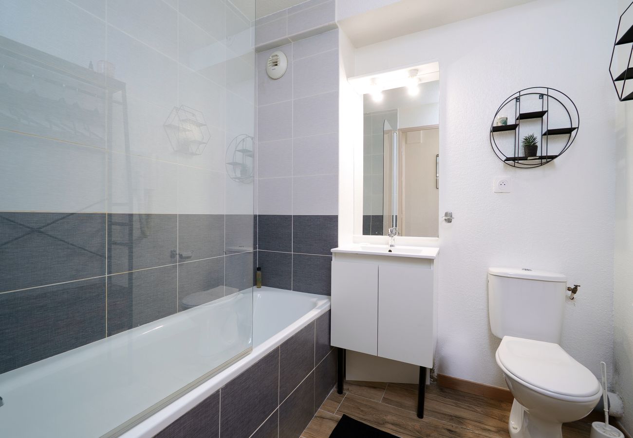 Studio in Agde - Beautiful, renovated studio apart for 2 near the sea
