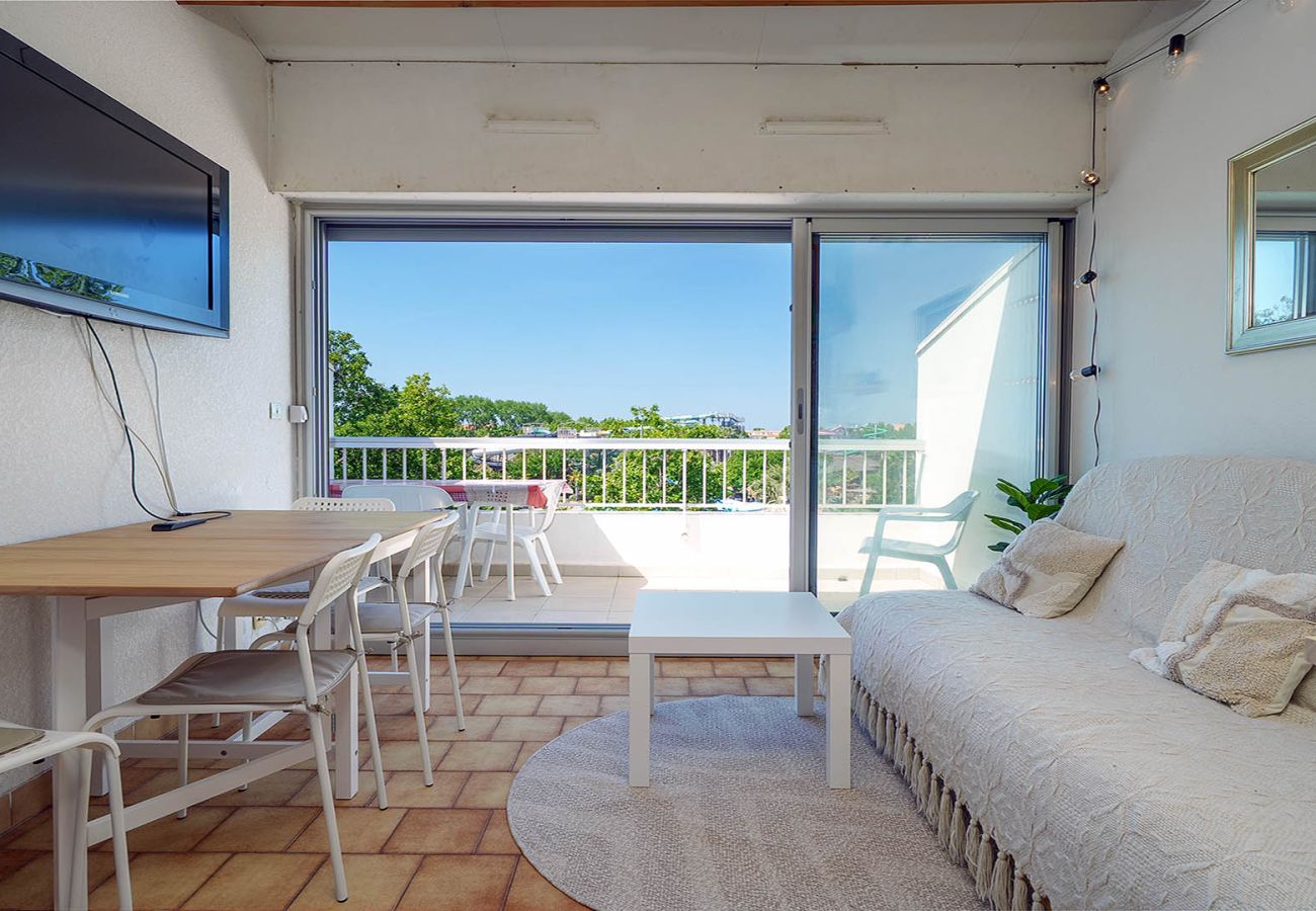 Apartment in Agde - Bright apartment for 4 people near Aqualand